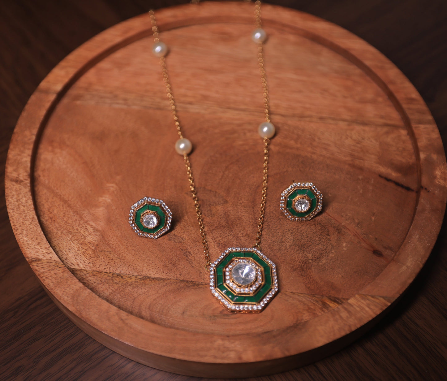 Advika Pendant Set