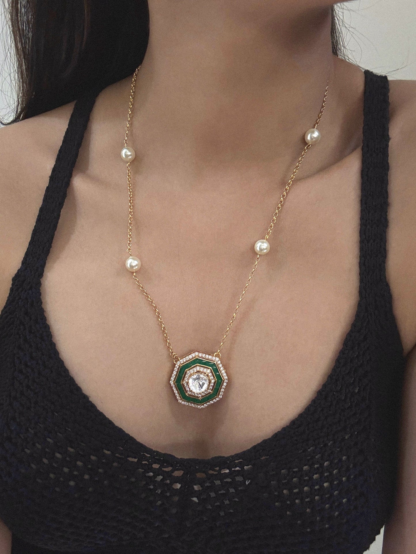 Advika Pendant Set
