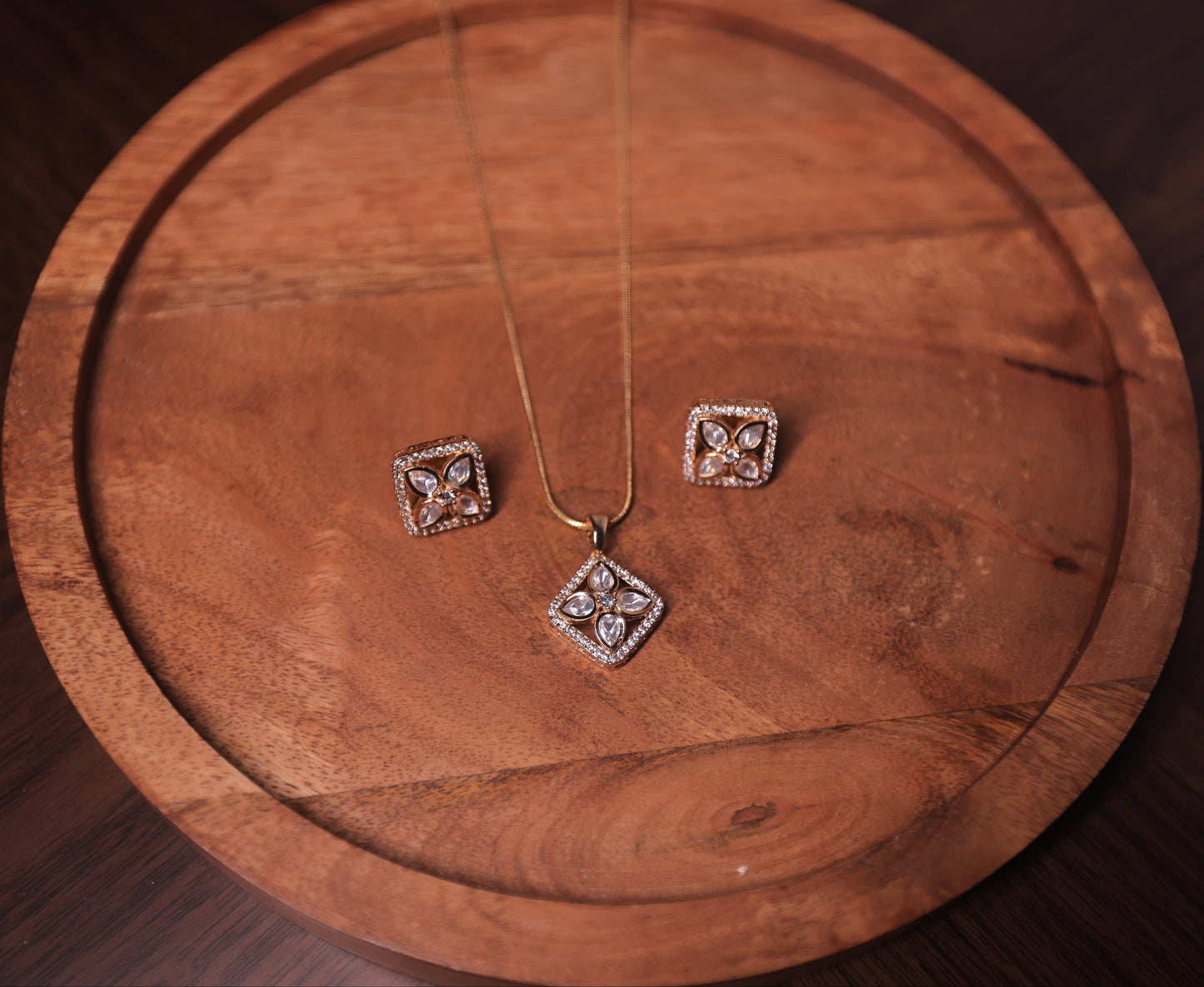 Avani Pendant Set