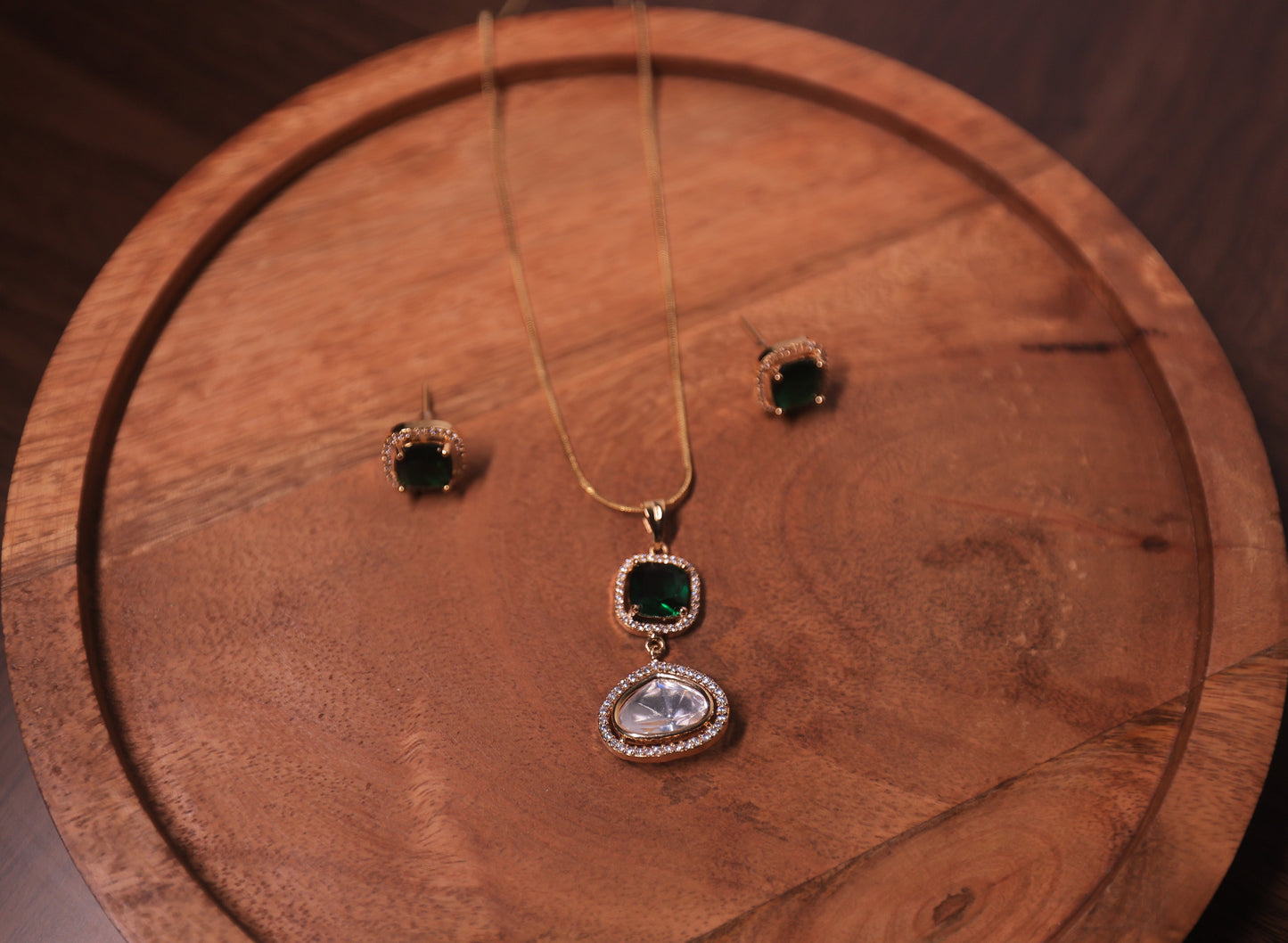 Mehek Polki Emerald Pendant Set