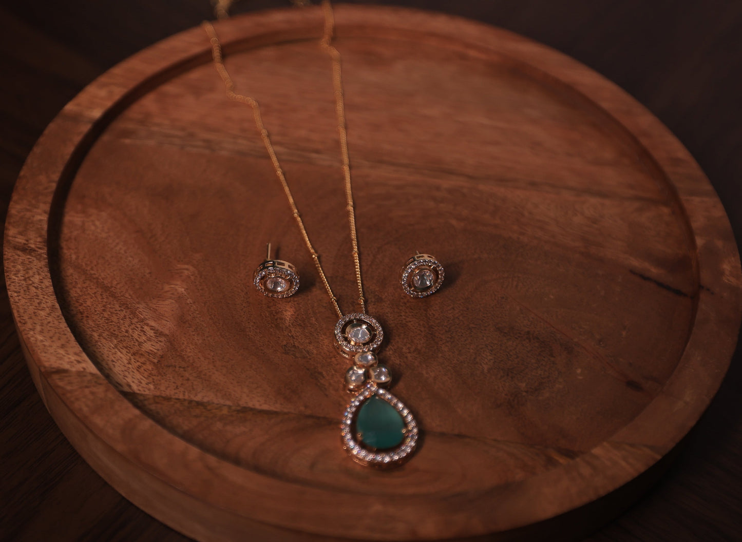 Nadira Polki Sage Pendant Set