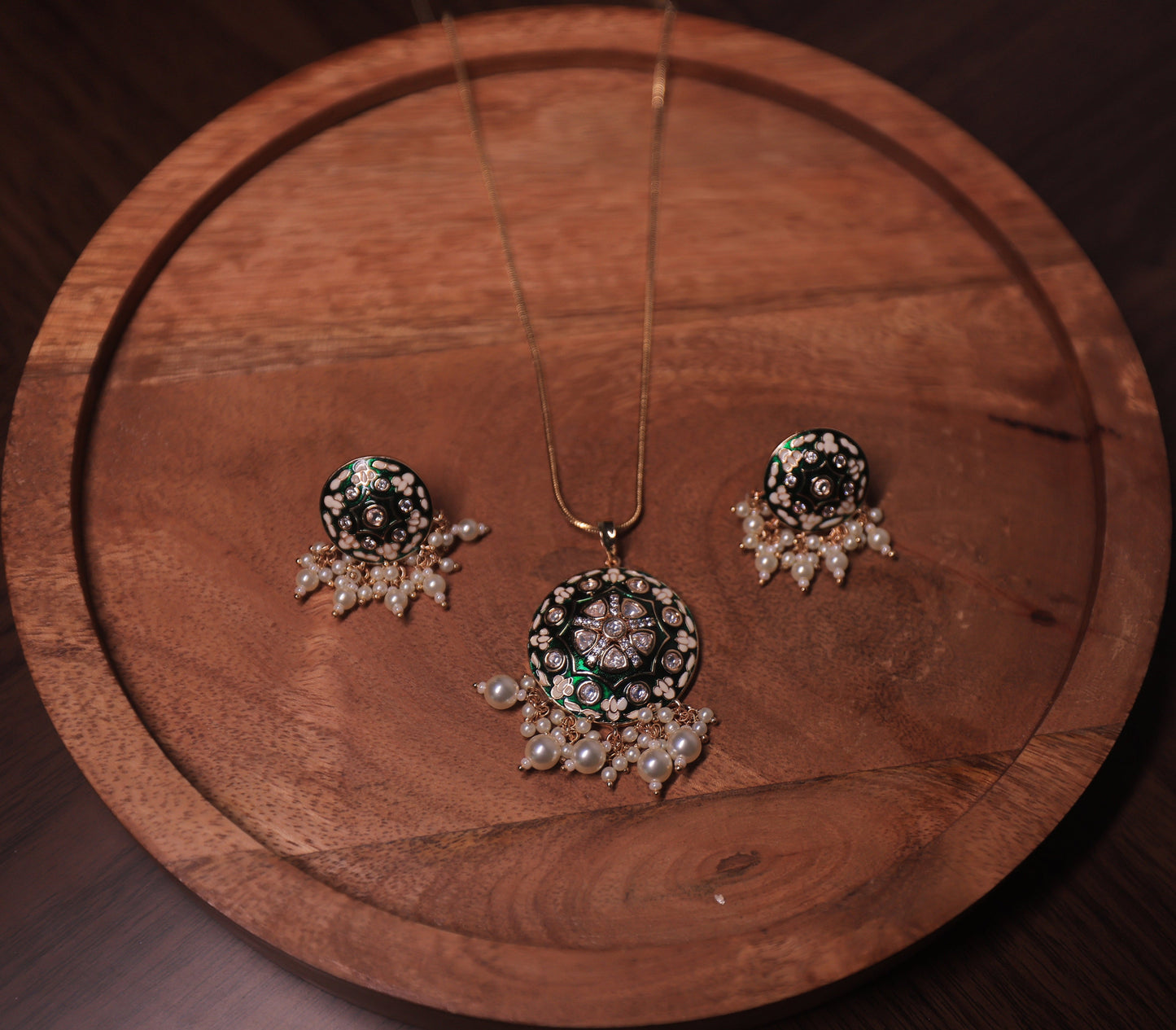 Nishka Kundan Pendant Set